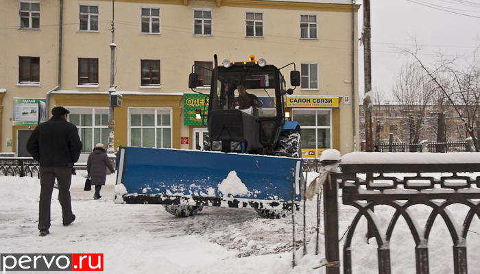 В связи со снегопадом, в Первоуральске выведена вся снегоуборочная техника
