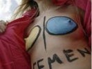 Активисткам Femen, раздевшимся на участке, где голосовал Путин, могут запретить въезд в Россию