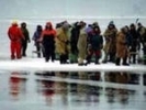 МЧС: льдина с 400 рыбаками дрейфует в Долинском районе Сахалина