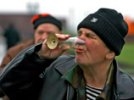 Главный нарколог подсчитал, что в России до 40% населения злоупотребляет алкоголем, и предложил вернуть вытрезвители