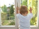 В Первоуральске 3-летний ребенок выпал из окна 5 этажа