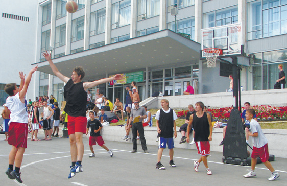 Федерация баскетбола Первоуральска провела соревнования по уличному баскетболу