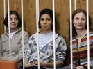 Первый день суда над Pussy Riot: "бесовское дрыганье" или "этическая ошибка"