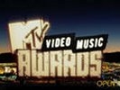 На церемонии MTV Video Music Awards показали видео с Pussy Riot, сжигающими портрет Путина
