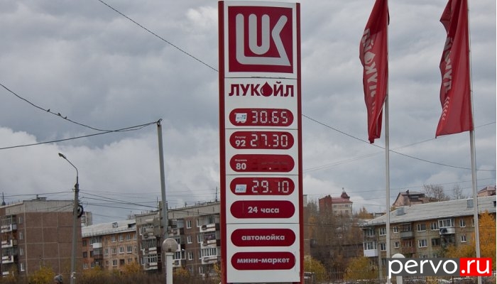 Компания «ЛУКойл» снова подняла цены на бензин