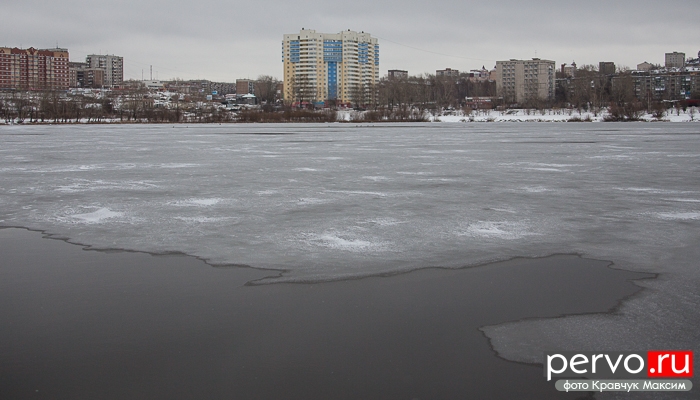 Первоуральск : Тонкий лед крайне опасен. Видео