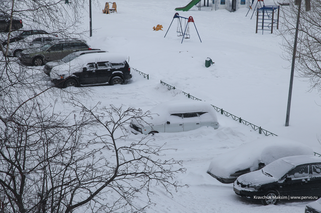 Администрация Первоуральска обязала управляющие компании в короткие сроки очистить дворы от снега
