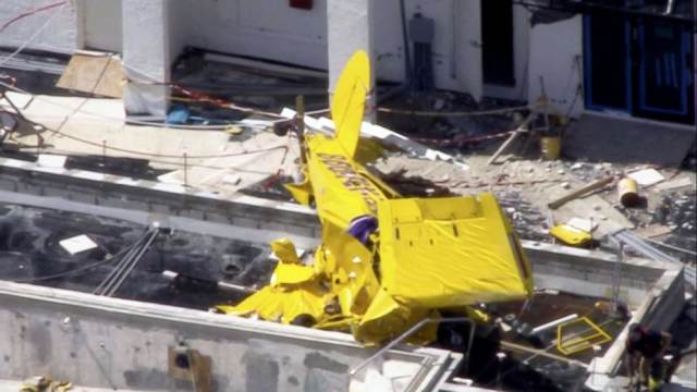 Легкомоторный самолет врезался в жилой комплекс в США