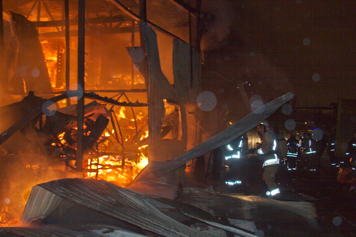 В Первоуральске в пожаре сгорели три автомобиля