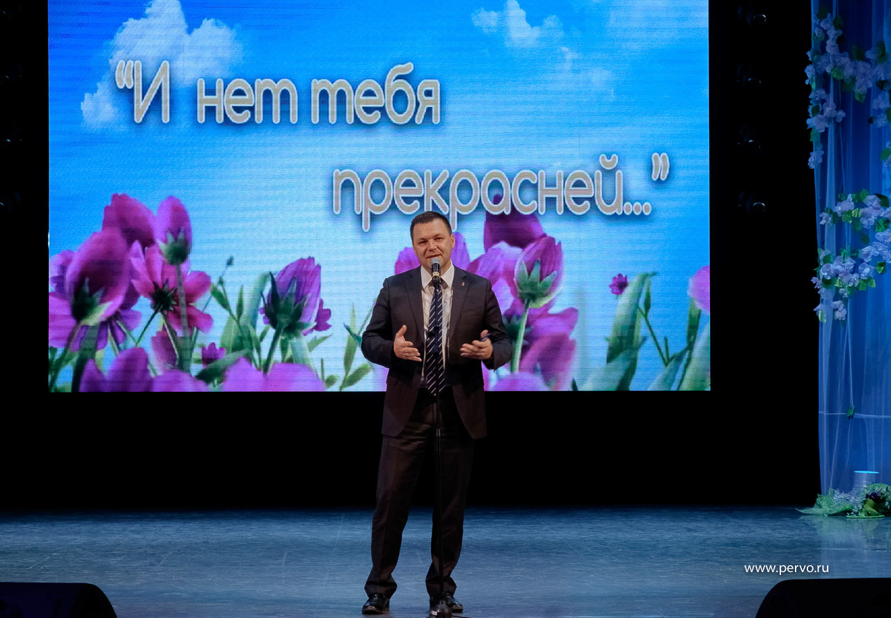 Алексей Дронов поздравил ветеранов-новотрубниц