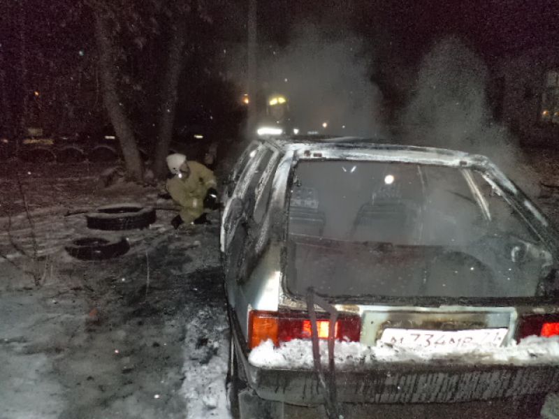 Ночью в Первоуральске горели два автомобиля
