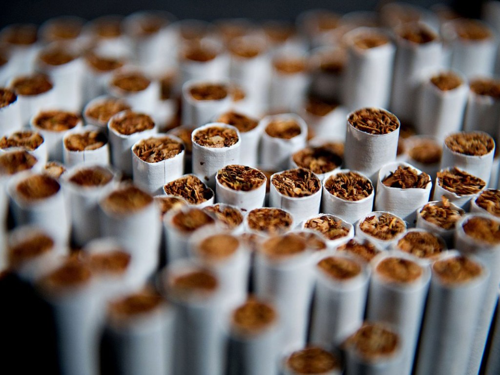 Минздрав решил вывести табак из легальной торговли