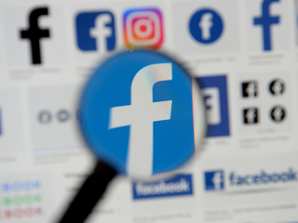 Facebook позволит пользователям отслеживать утечки