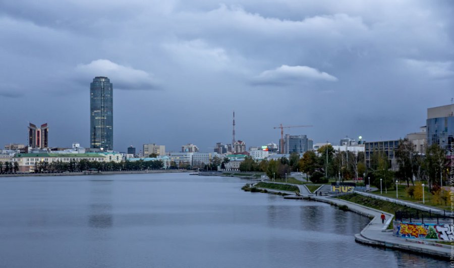 В Екатеринбурге за 2,5 миллиона почистят Исеть и городской пруд