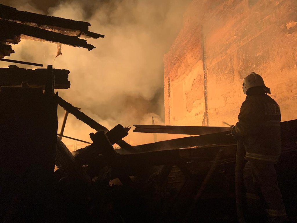 В Новоуткинске сгорел жилой дом площадью 170 квадратных метров