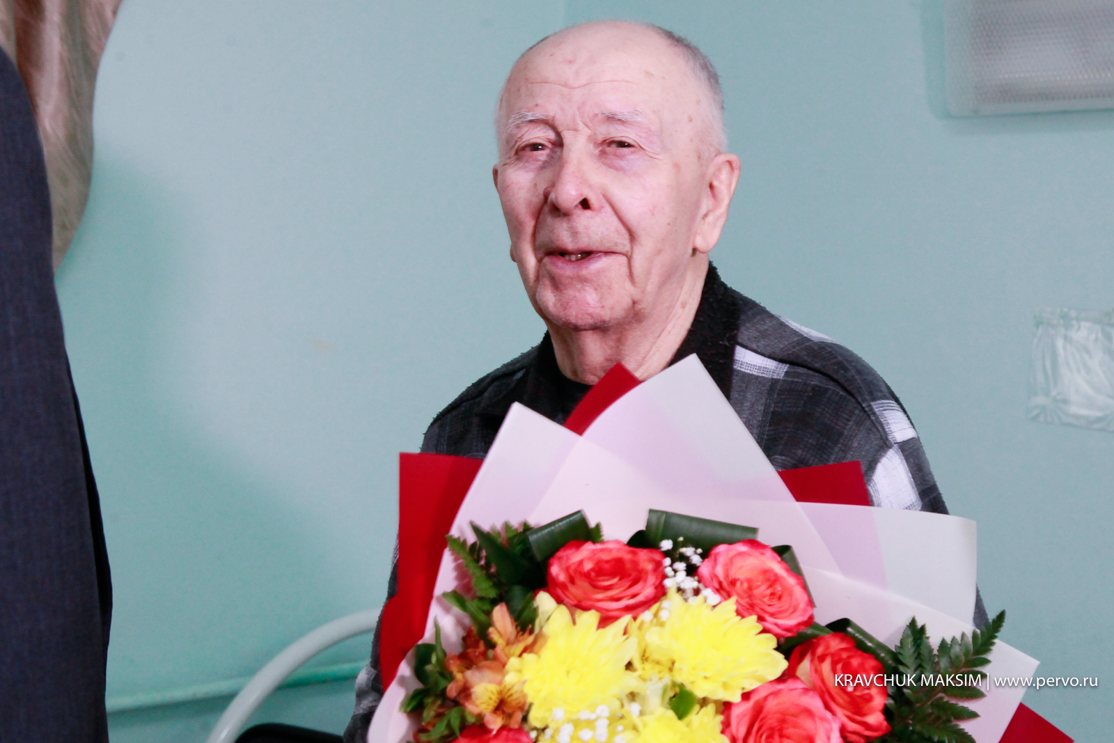 Глава города поздравил ветерана с 74-летием Великой Победы