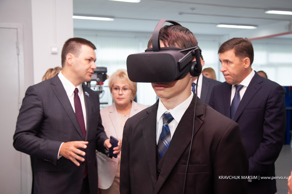 Губернатора Свердловской области посмотрел первый в стране класс технологии