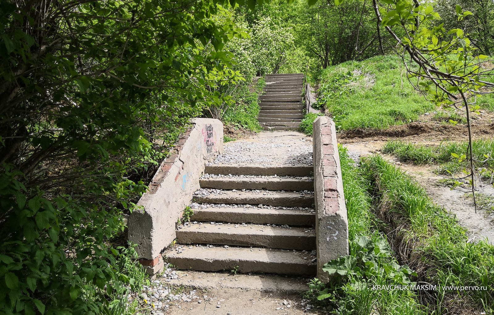 В Первоуральске приступили к реконструкции лестничных спусков