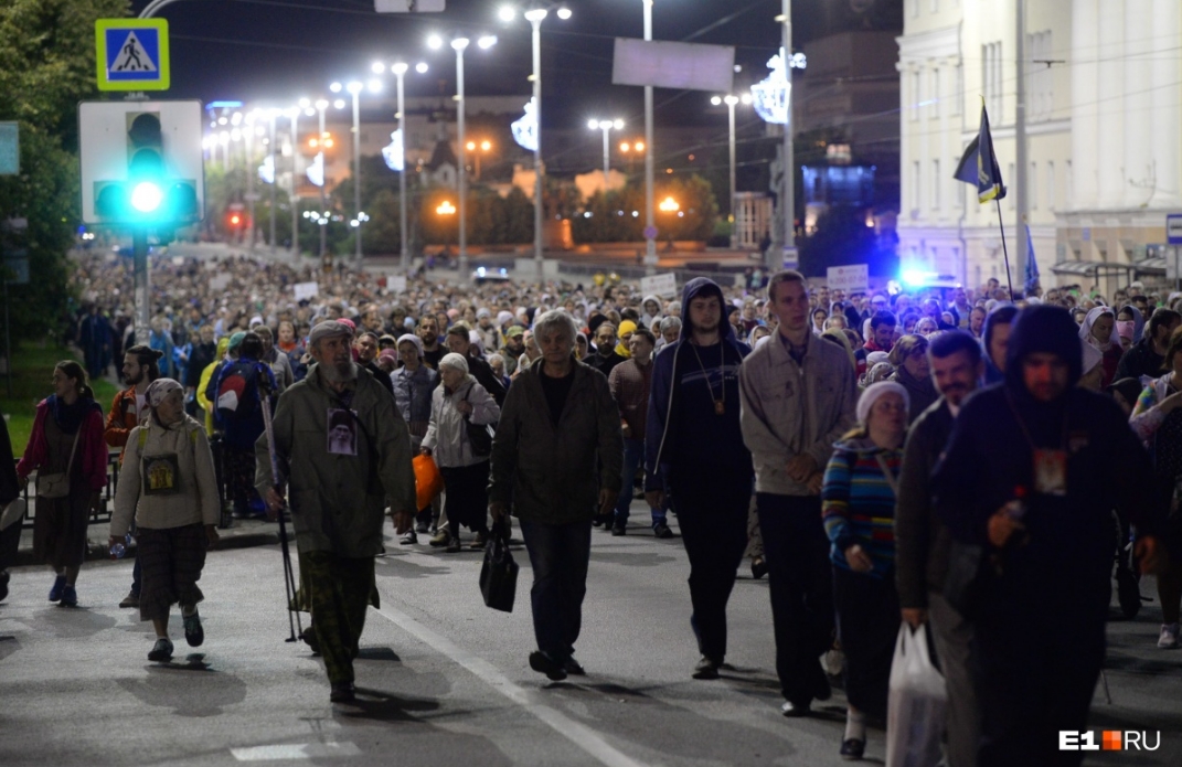 Крестным ходом в Екатеринбурге прошли 60 тысяч участников