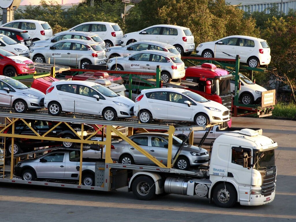 В России вдвое снизили пошлины на легковые автомобили