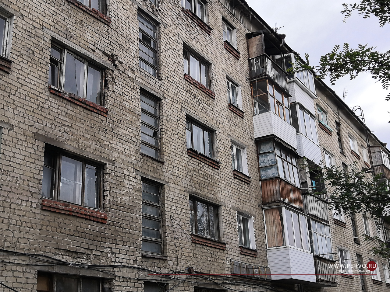 Администрация расселяет жильцов первой секции дома № 18 по улице Ватутина