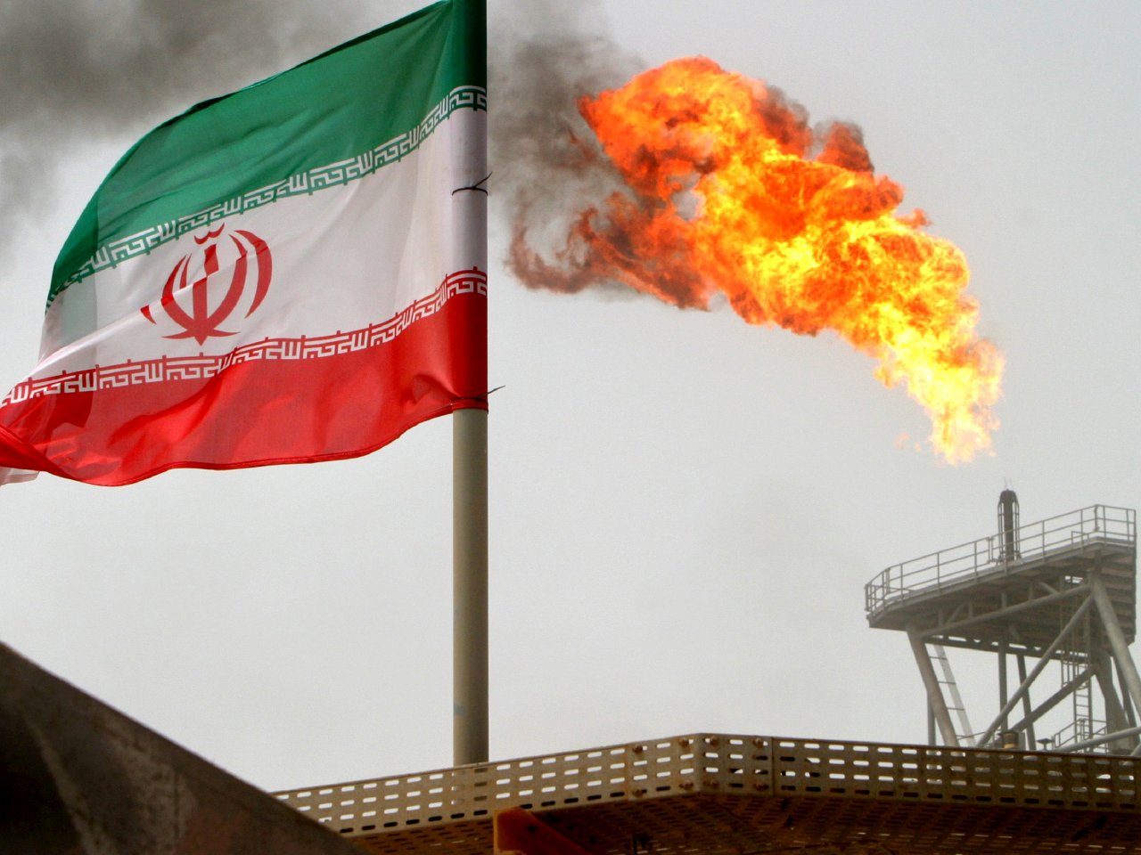 Иран ответил на обвинения европейских стран в атаке на саудовские НПЗ