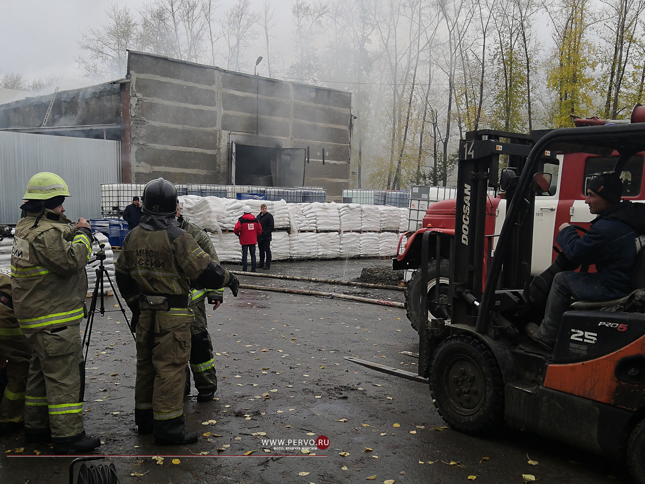 На химическом заводе «Полипласт» произошел пожар